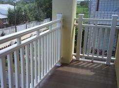 Балконное деревянное ограждение. Белый цвет